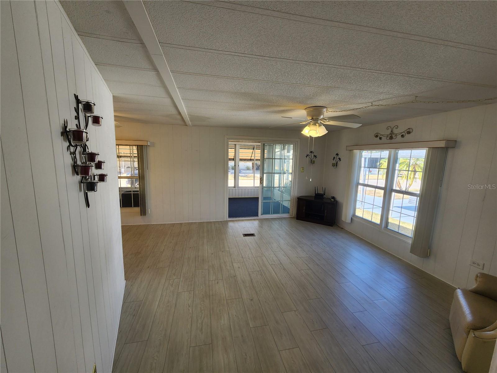 PALM LAKE ESTATES - Residential