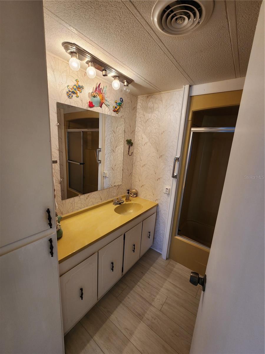 PALM LAKE ESTATES - Residential