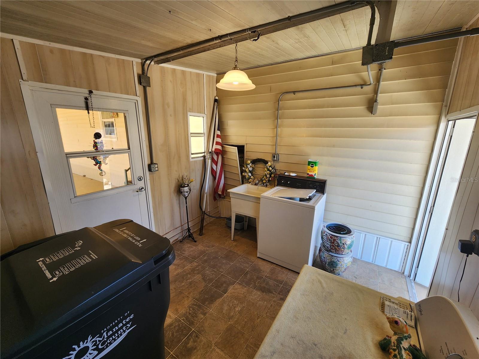 PALM LAKE ESTATES - Residential