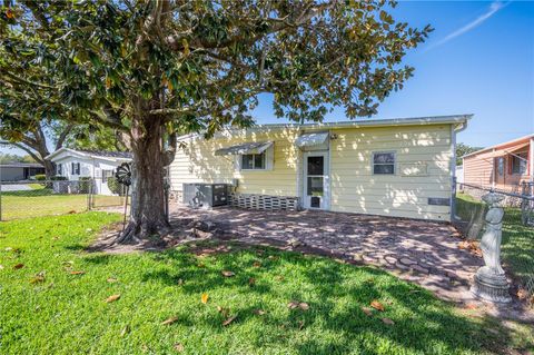 A home in LAKELAND