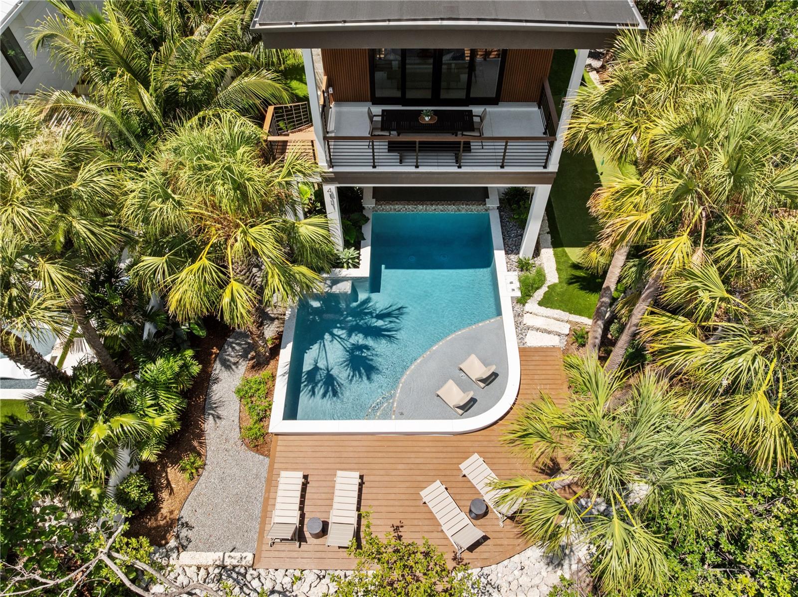 411 PALM AVENUE