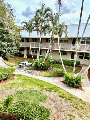 10032 65TH AVE N APT 17, ST PETERSBURG, FL 33708 - Image aae12bdafca4e3bd34e7bd133ca54f0b/2660445406
