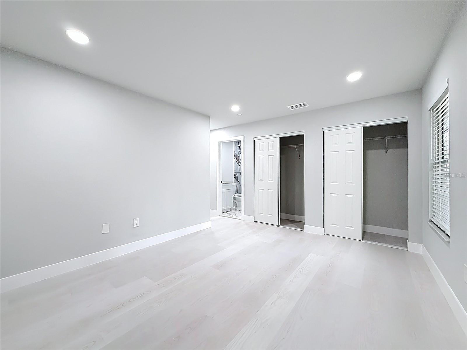 RAINBOW LAKES ESTATE - Residential