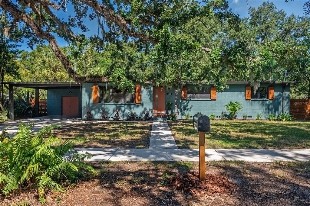 Photo of 1602 E Henry Avenue, Tampa, FL 33610 (MLS # TB8440739)