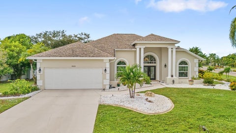 Photo of 4202 Augusta Terrace E, Bradenton, FL 34203 (MLS # TB8555320)
