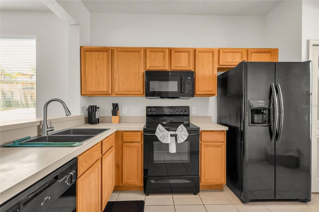 Photo of 602 La Mirage Street, Davenport, FL 33897 (MLS # O6387009)