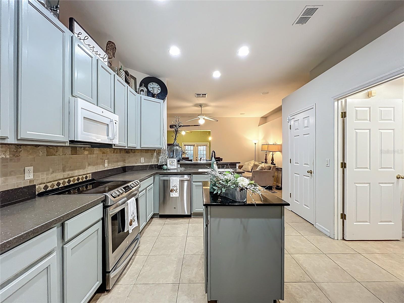 3361 ROLLING HILLS LANE