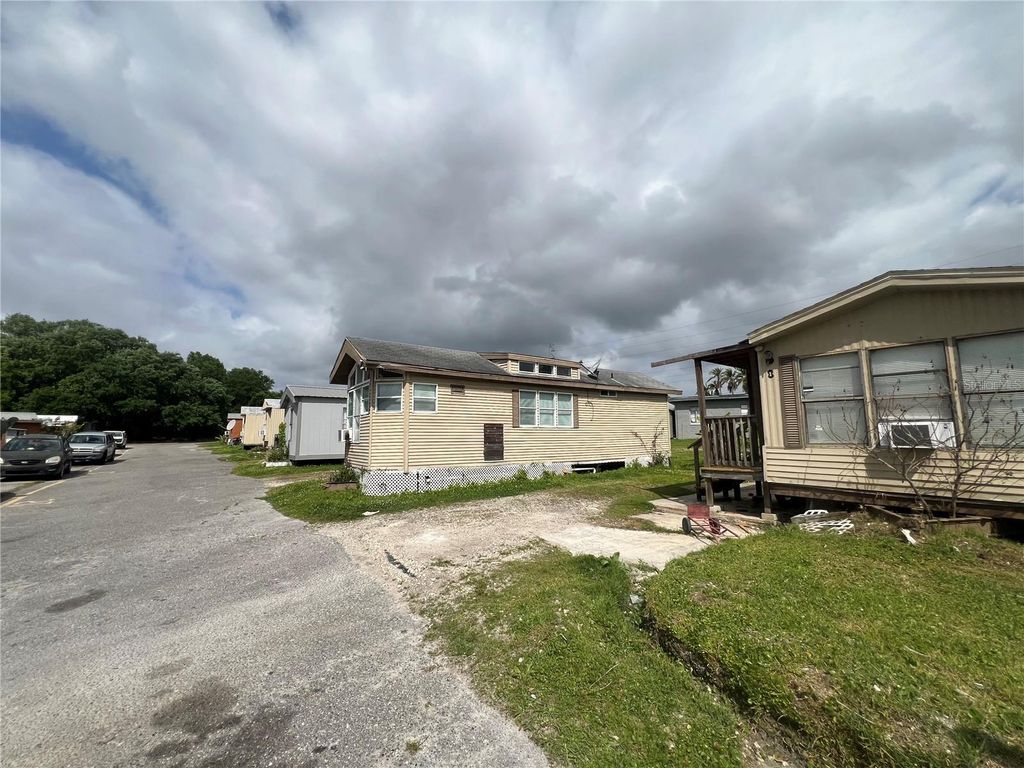 Photo of 15992 W Colonial Drive, Oakland, FL 34787 (MLS # O6395167)