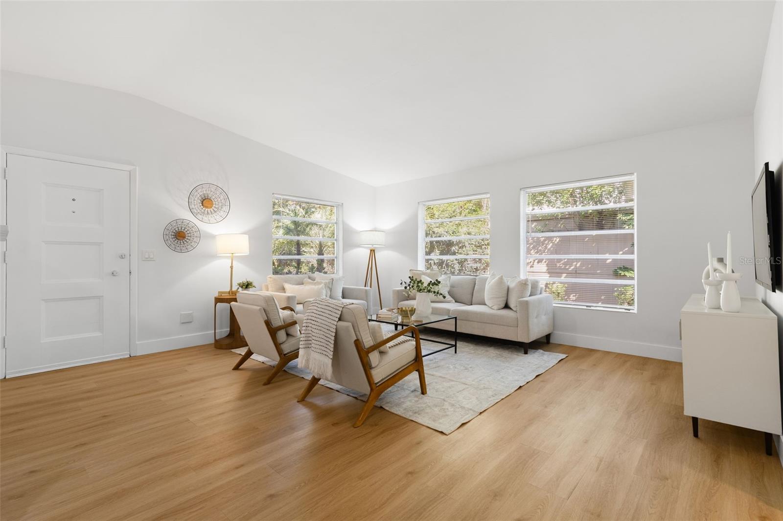 145 VELMA DRIVE W