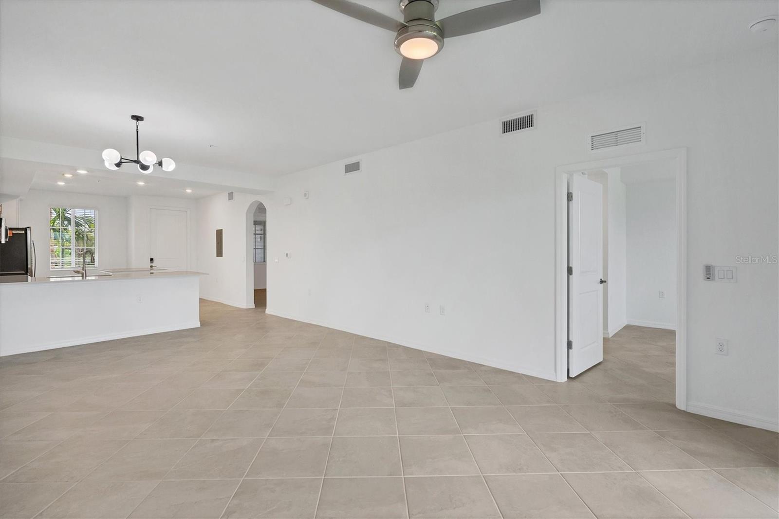 WELLEN GOLF & COUNTRY CLUB - Residential Lease