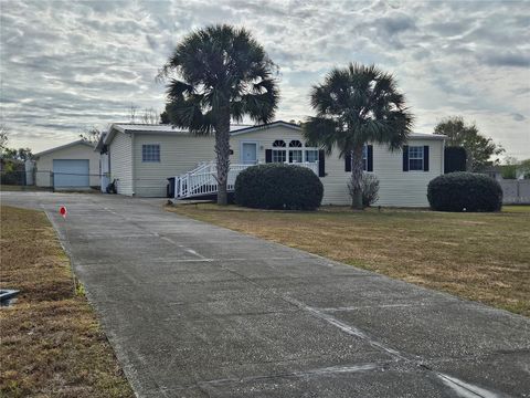 A home in LADY LAKE