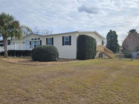 A home in LADY LAKE