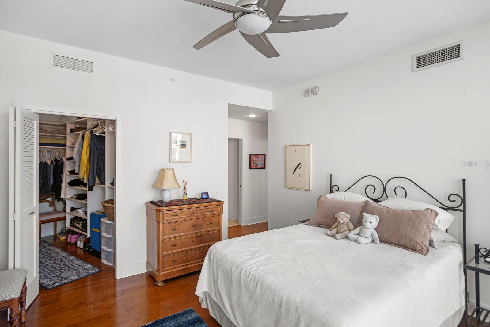 SIGNATURE PLACE CONDO - Residential Lease