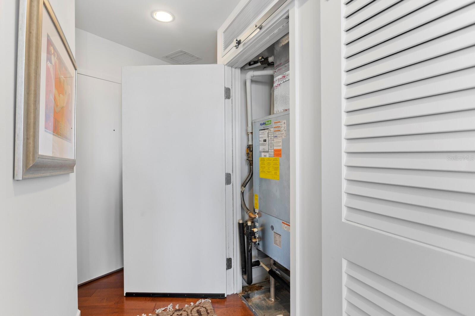 SIGNATURE PLACE CONDO - Residential Lease