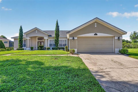 Photo of 6022 Falconbridge Place, Mount Dora, FL 32757 (MLS # G5117049)