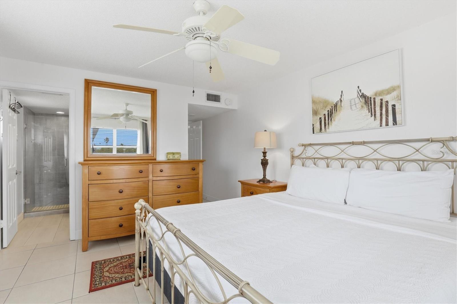 WAVES THE CONDO - Residential