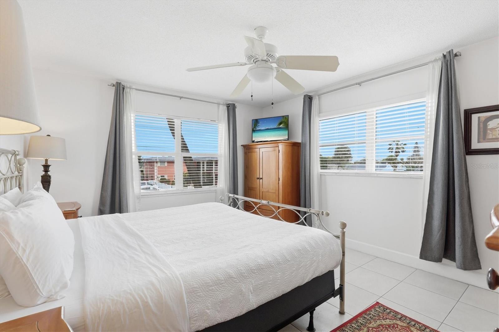 WAVES THE CONDO - Residential