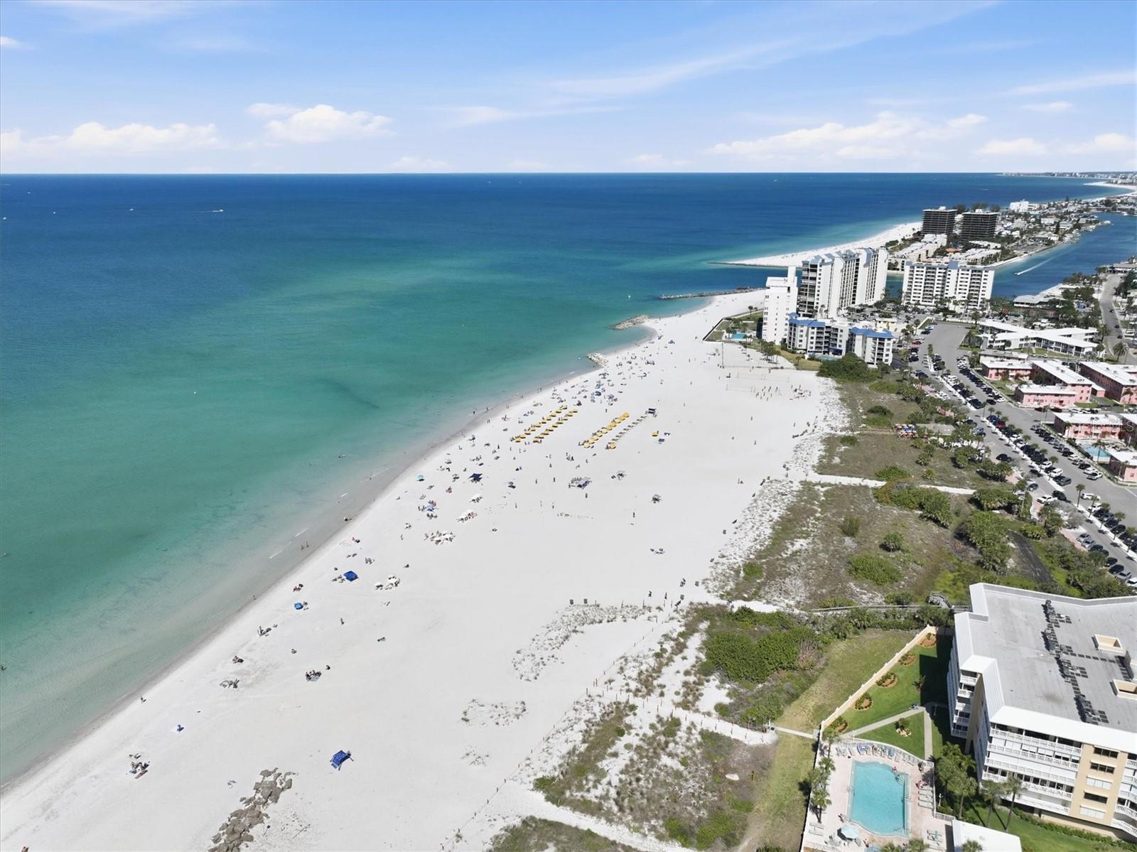 WAVES THE CONDO - Residential