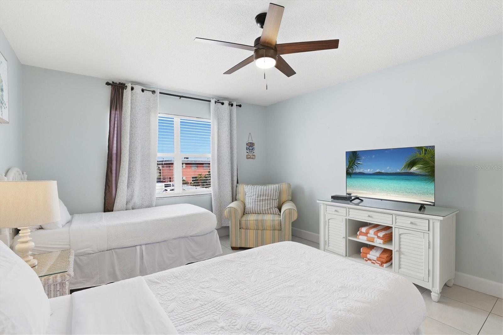 WAVES THE CONDO - Residential