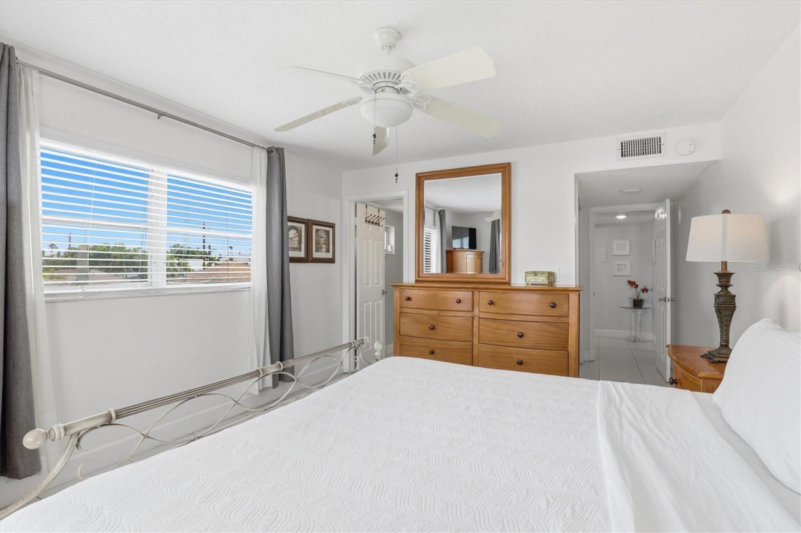 WAVES THE CONDO - Residential