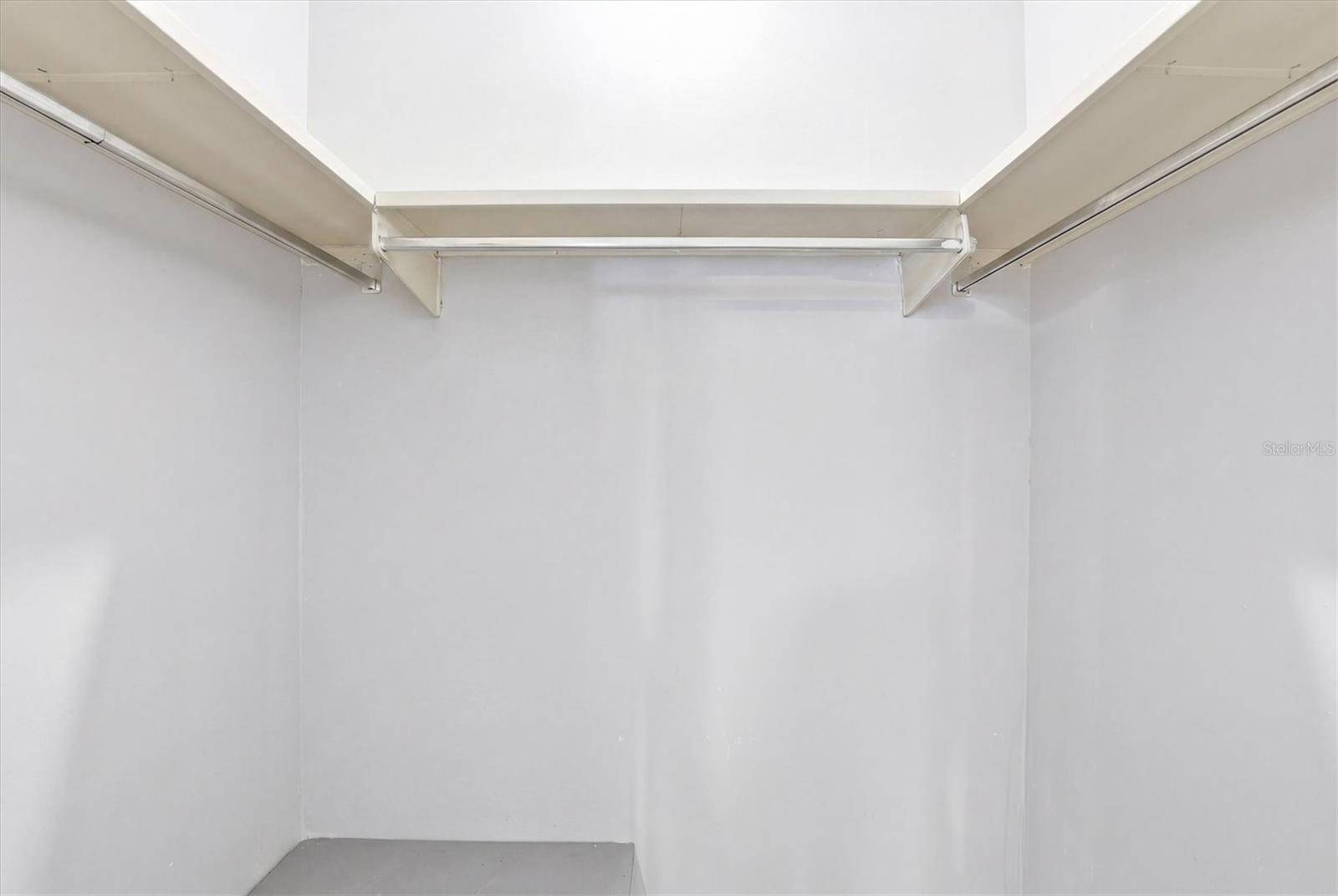 WAVES THE CONDO - Residential