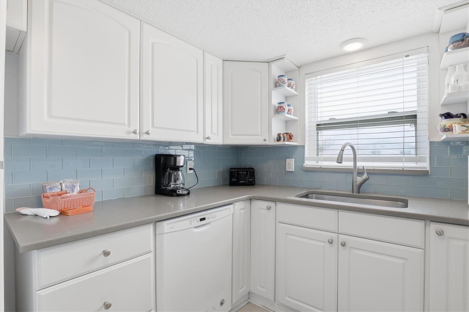 WAVES THE CONDO - Residential