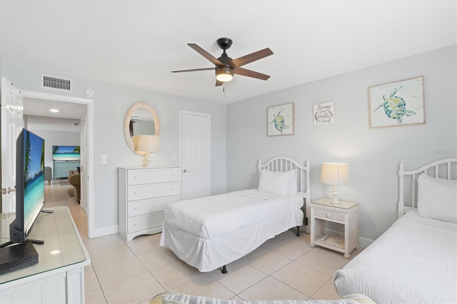 WAVES THE CONDO - Residential