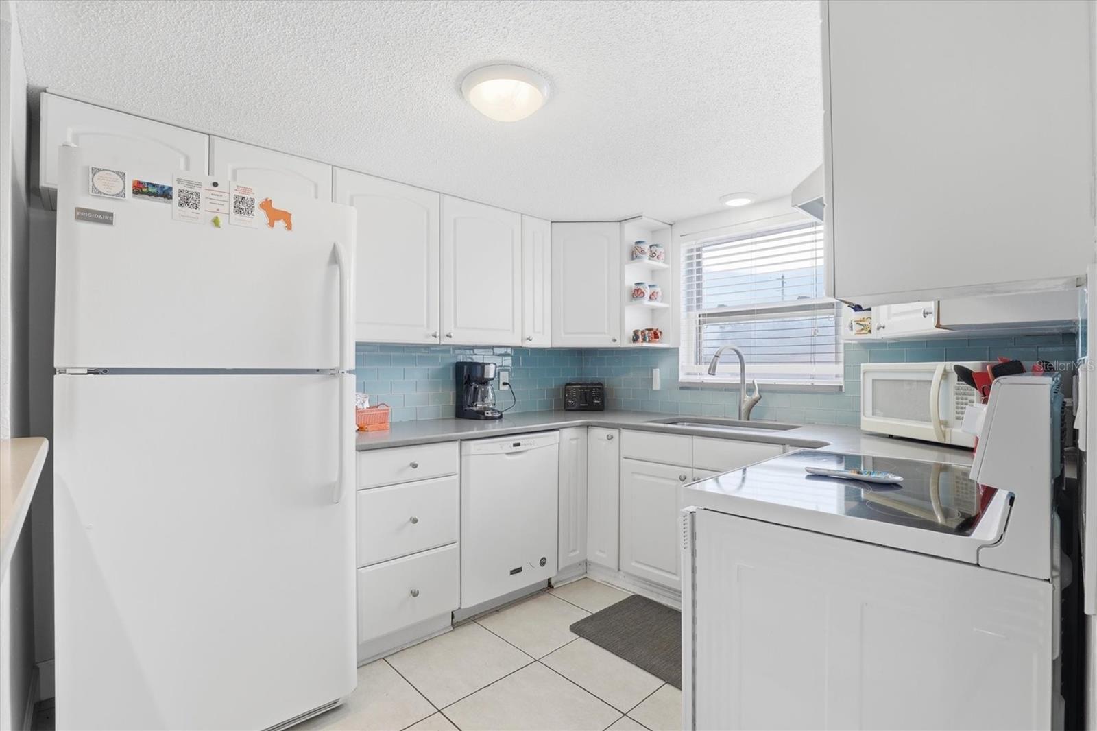 WAVES THE CONDO - Residential