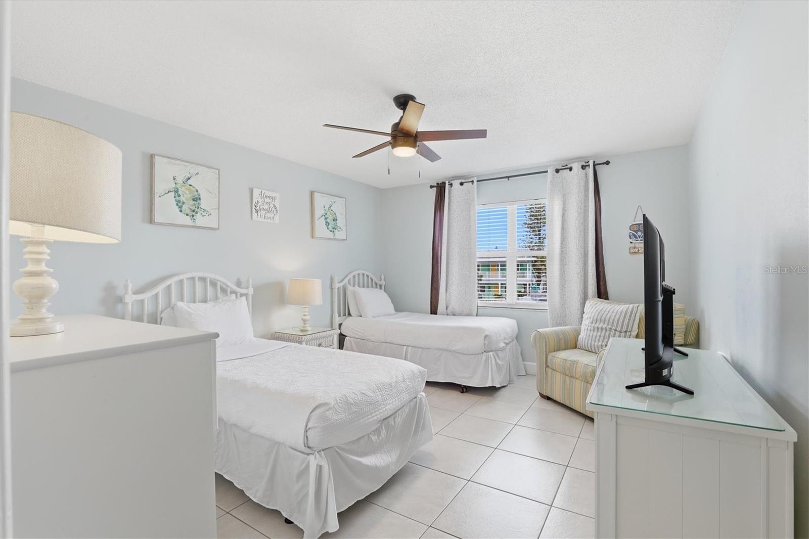 WAVES THE CONDO - Residential