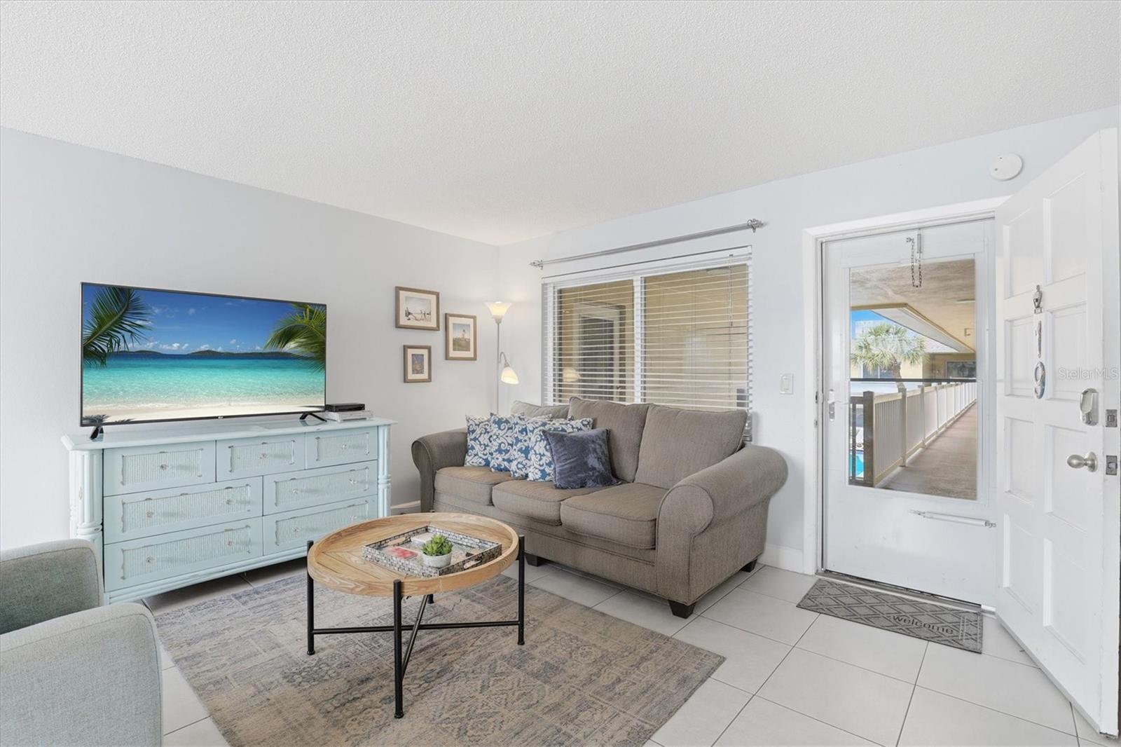 WAVES THE CONDO - Residential