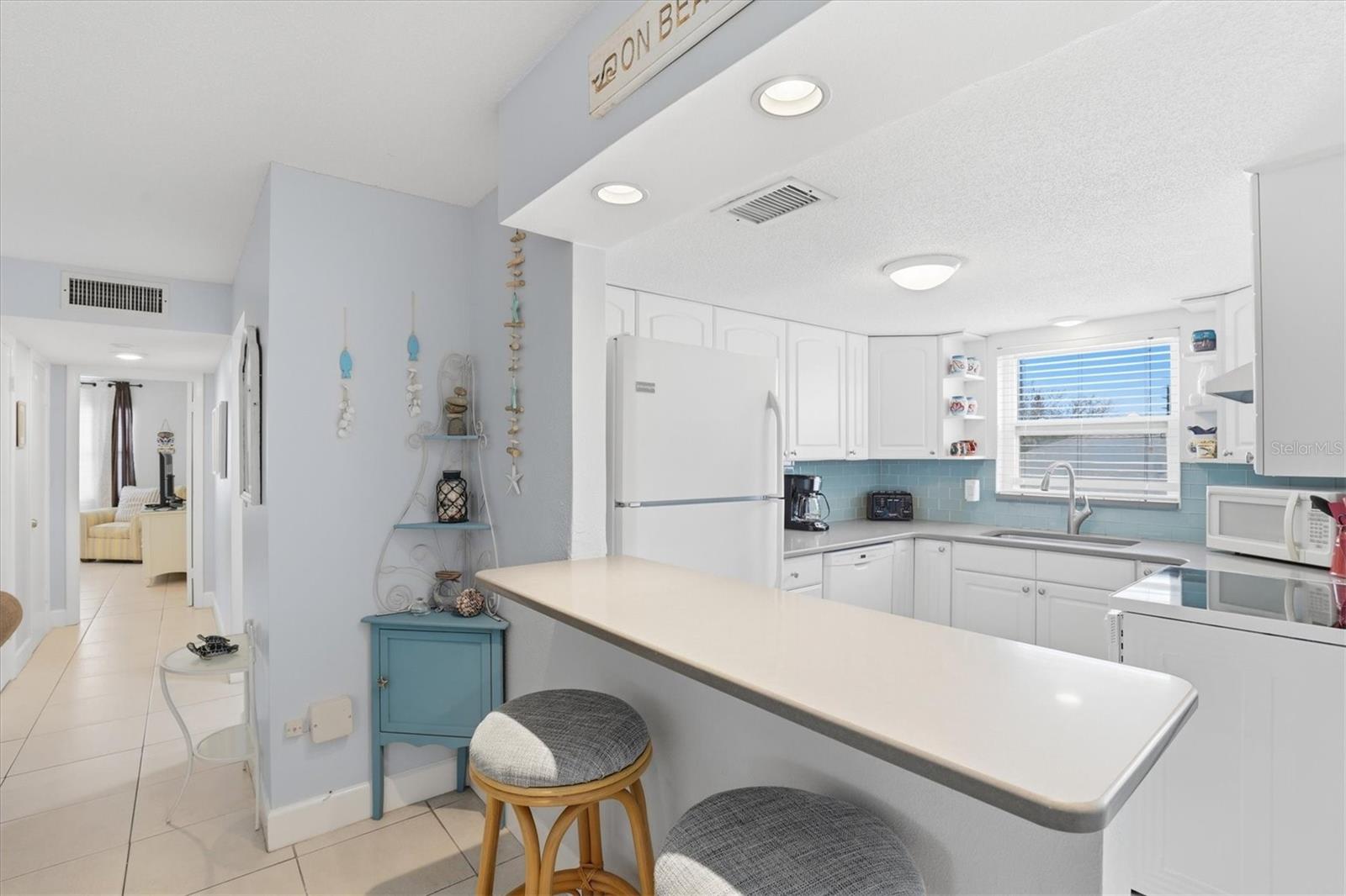 WAVES THE CONDO - Residential