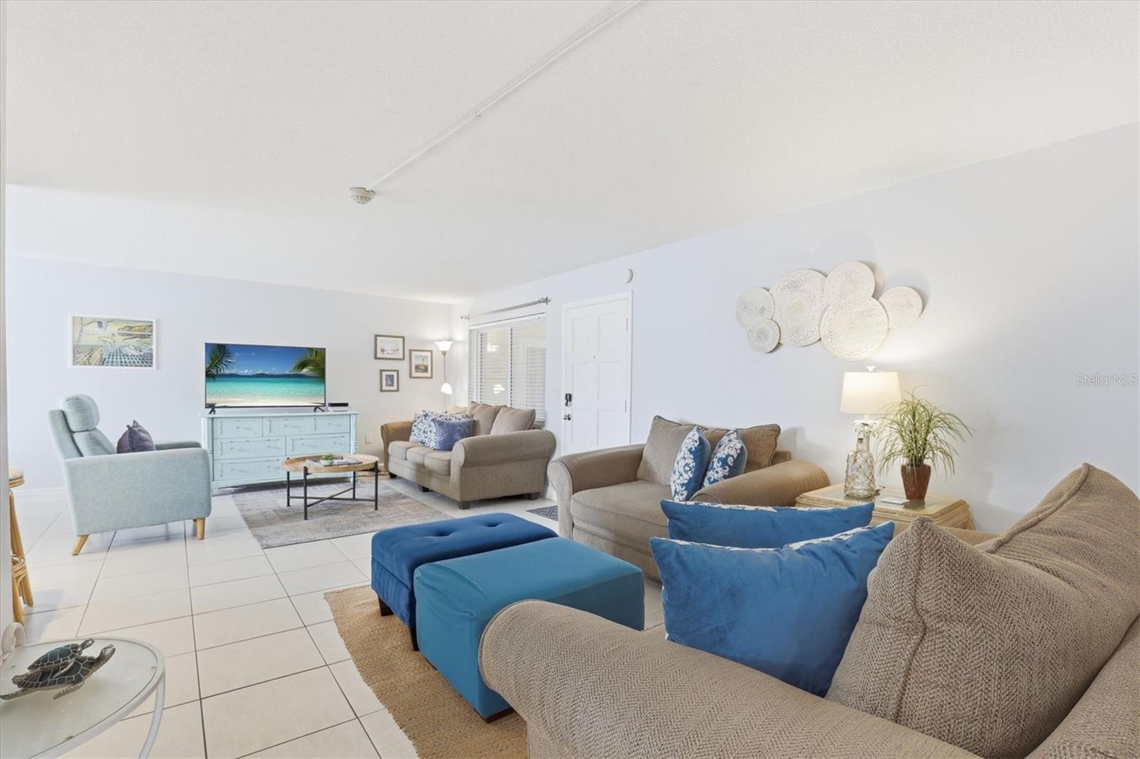 WAVES THE CONDO - Residential