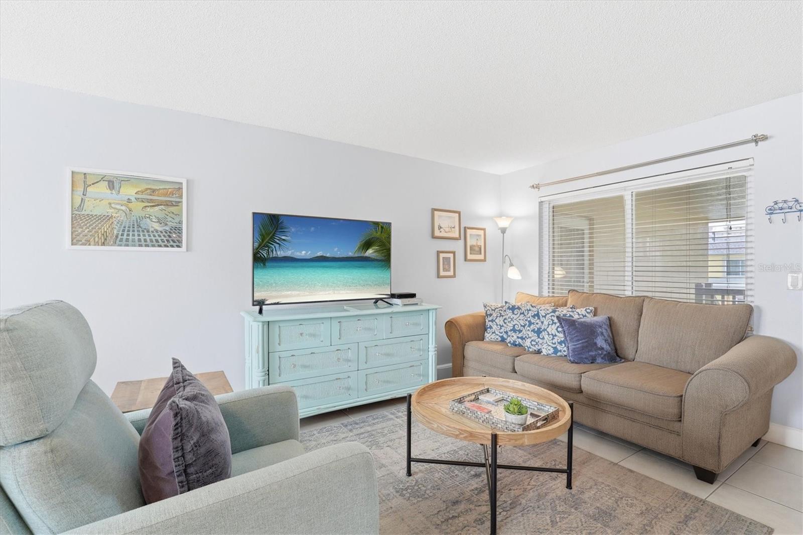 WAVES THE CONDO - Residential