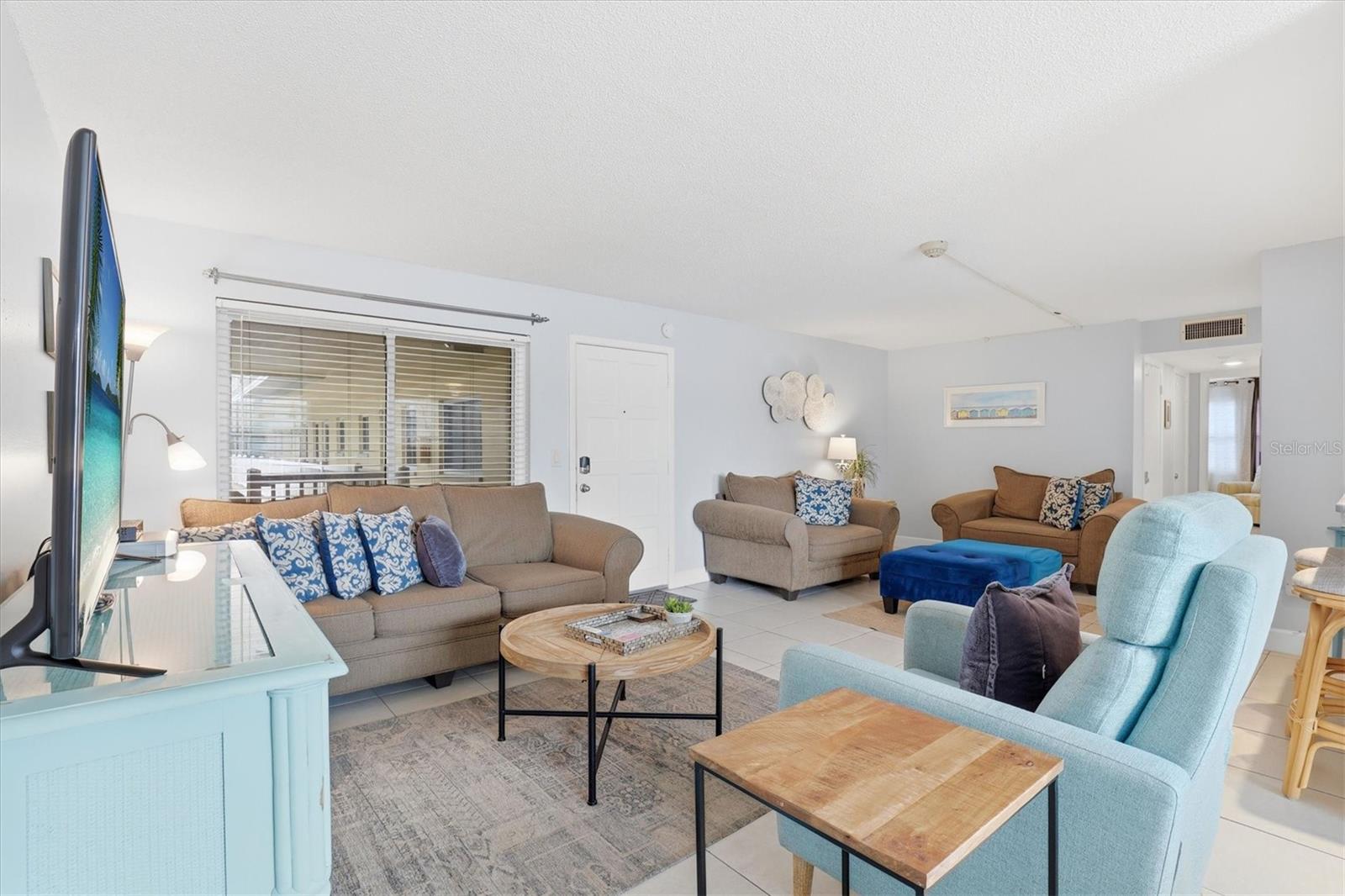 WAVES THE CONDO - Residential