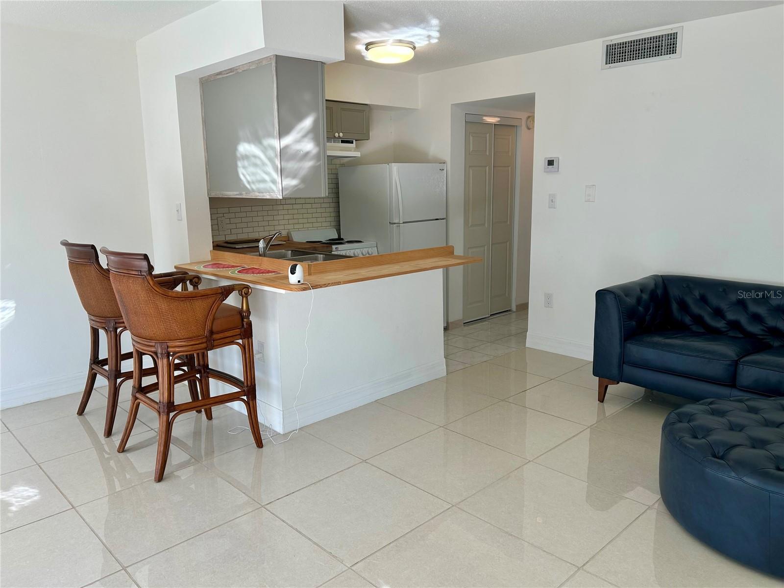 4035 S SCHOOL AVENUE B3