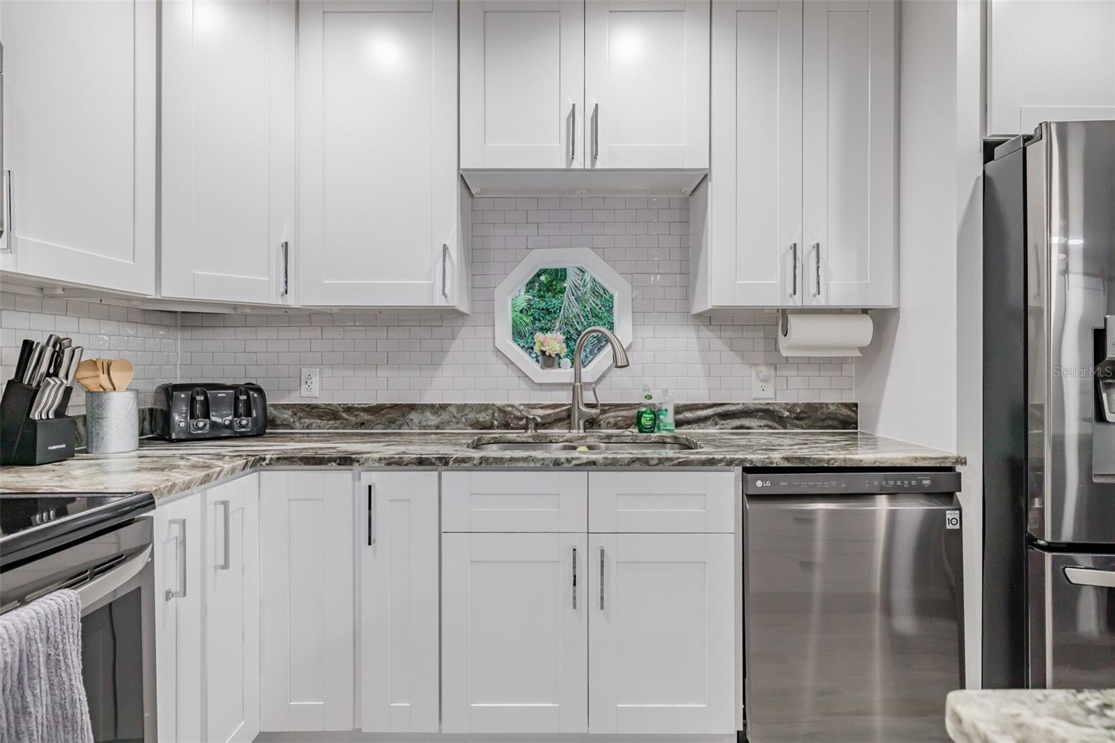 FLOR-A-MAR SECTION2-A PB 6 PG 117 WESTERLY 34.00FT - Residential Lease