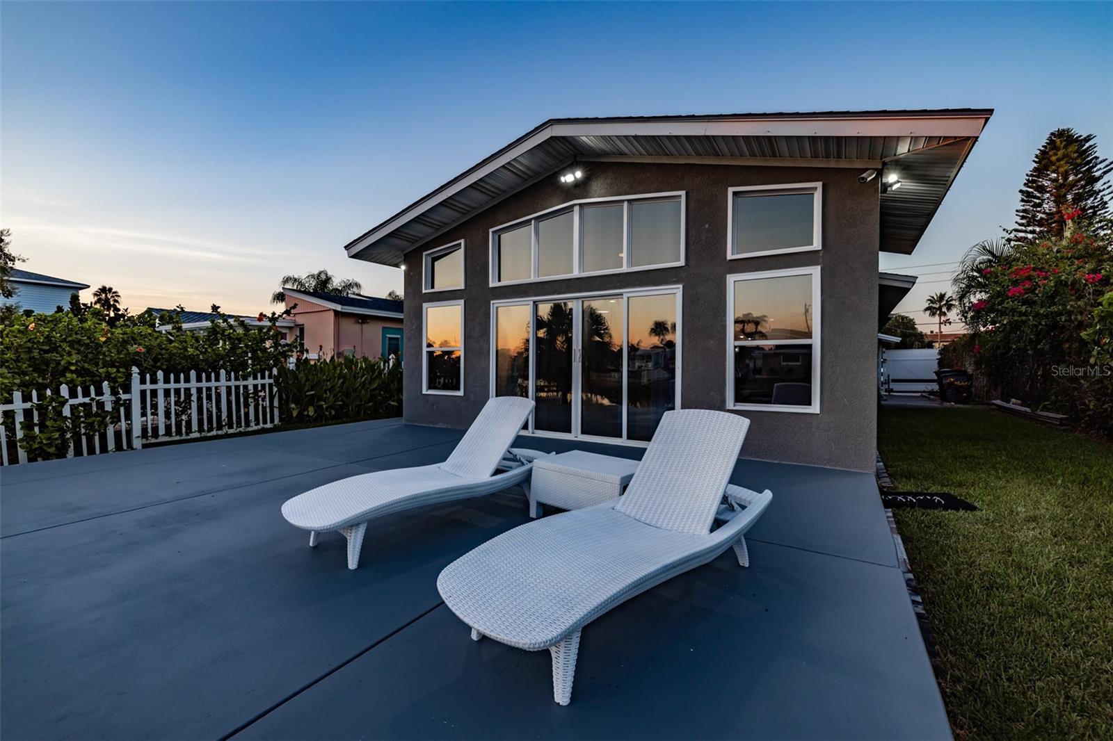 FLOR-A-MAR SECTION2-A PB 6 PG 117 WESTERLY 34.00FT - Residential Lease