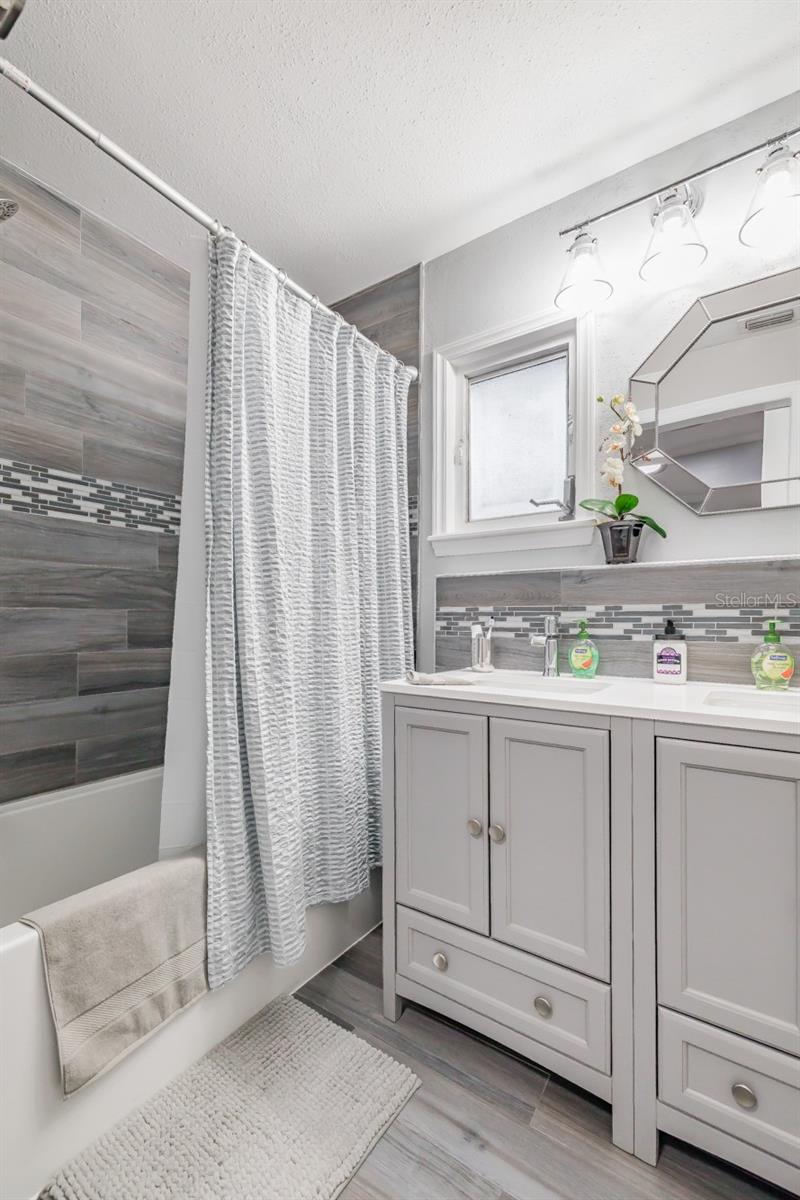 FLOR-A-MAR SECTION2-A PB 6 PG 117 WESTERLY 34.00FT - Residential Lease