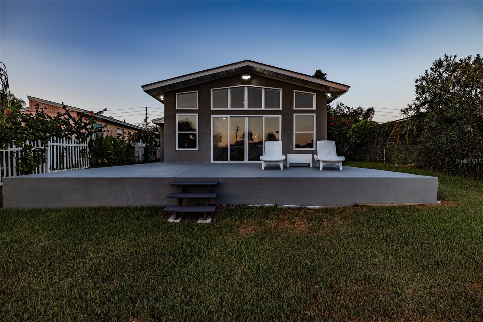 FLOR-A-MAR SECTION2-A PB 6 PG 117 WESTERLY 34.00FT - Residential Lease