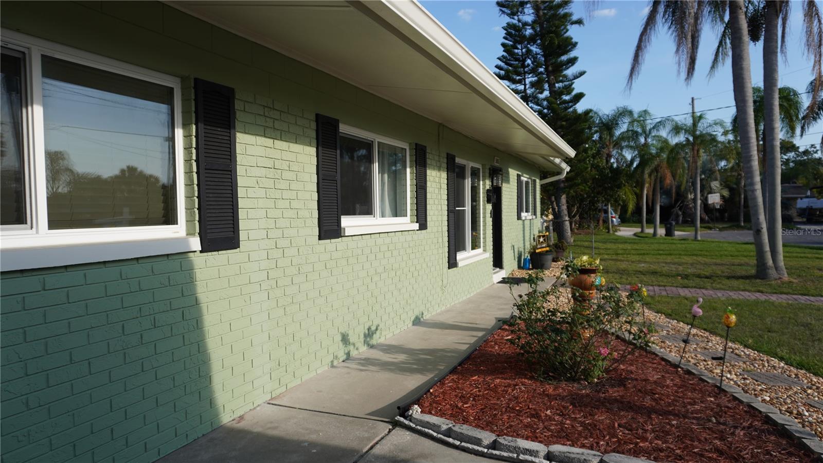 5805 OXFORD DRIVE