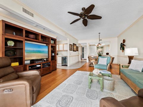 A home in LONGBOAT KEY