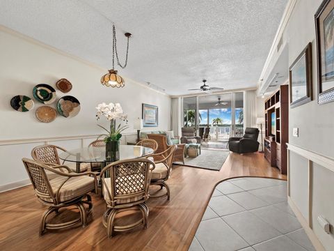 A home in LONGBOAT KEY