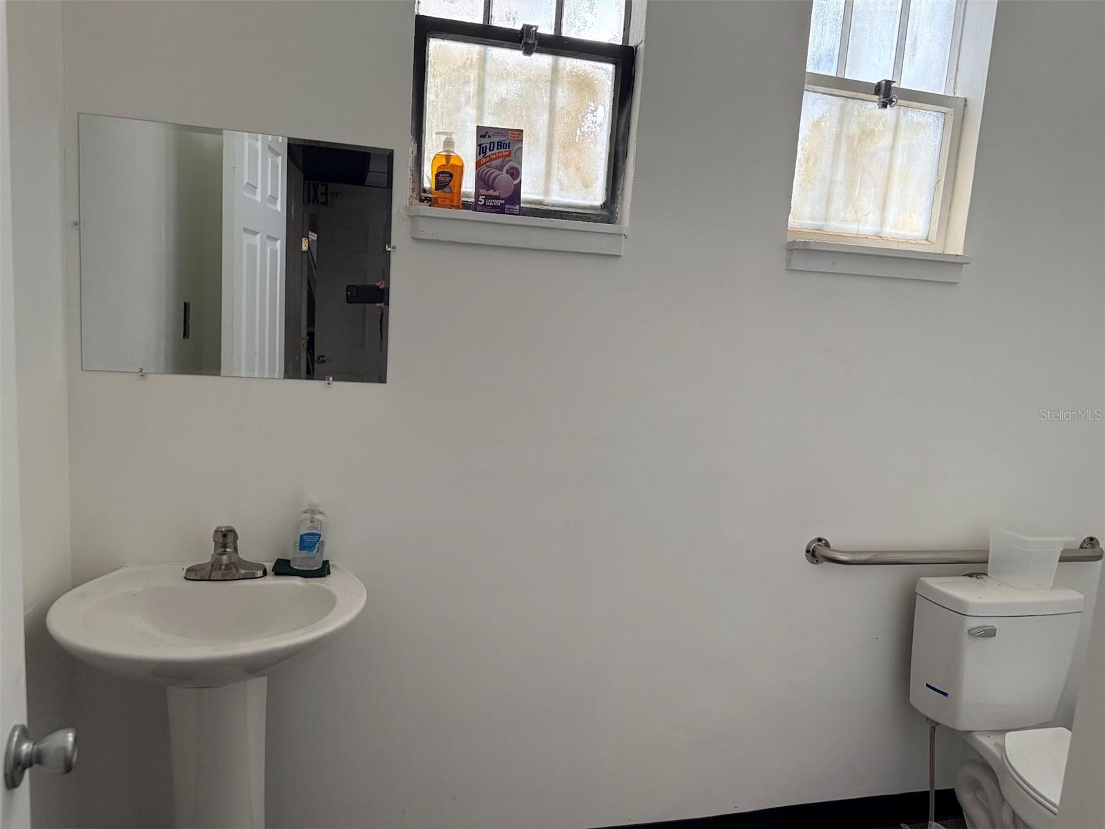 COMM NONSUB - Commercial Lease