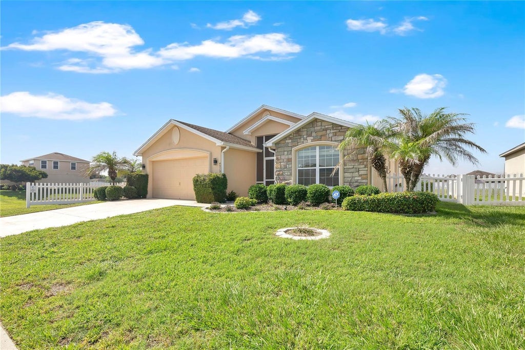 Photo of 4919 St James Drive, Winter Haven, FL 33881 (MLS # L4963350)