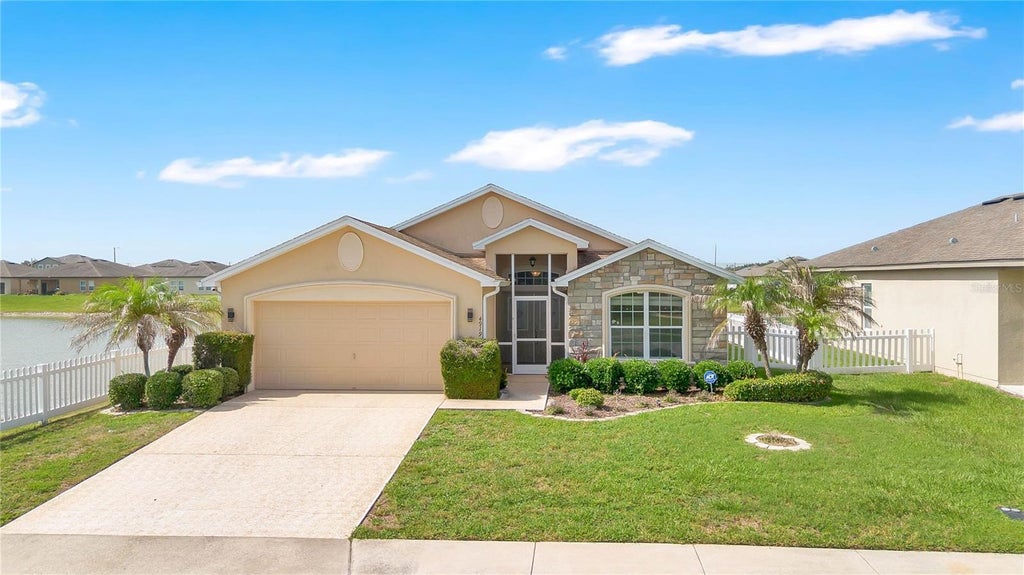 Photo of 4919 St James Drive, Winter Haven, FL 33881 (MLS # L4963350)