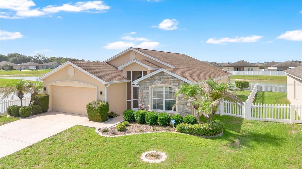 Photo of 4919 St James Drive, Winter Haven, FL 33881 (MLS # L4963350)