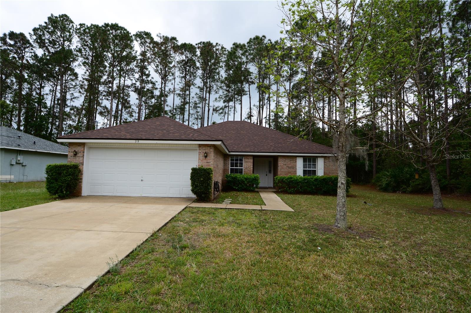 Deposit free living (for qualified renters through Obligo)! Lovely, brick home. 4 bedrooms, 2 bathrooms, 2 car garage. Located in the heart of Palm Coast, Lehigh Woods subdivision. OVER 1600 sq ft. Backyard has an open patio, perfect to entertain friends and family. Vaulted ceilings. Spacious kitchen with plenty of cabinetry, counter space, pantry and dining area. Master suite has a large walk-in closet. Master bath has his and her sinks, garden tub and walk-in shower. All bedrooms are nicely sized. Nearby: convenience of Hwy-1, dining, shopping, walking and biking paths, Graham Conservation Area and just minutes to the beach. Call today to book a private showing! Learn more about the benefits of deposit-free living here: See the Obligo brochure https://depositfree.myobligo.com/hubfs/Partner%20Resource%20Center%20(Obligo%20x%20Buildium)/Tenant%20Brochure.pdf