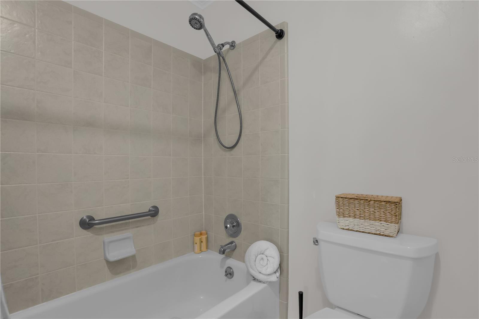 LAKE OF THE WOODS SEC 10 TWNHS - Residential