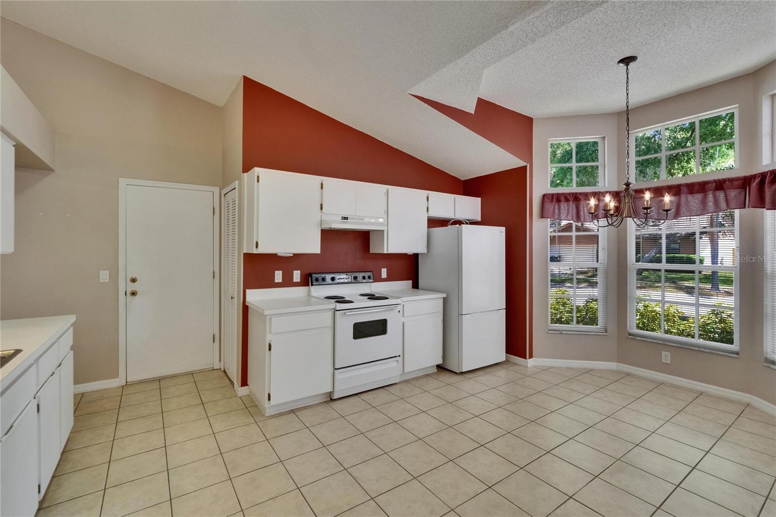2527 WRENCREST CIRCLE