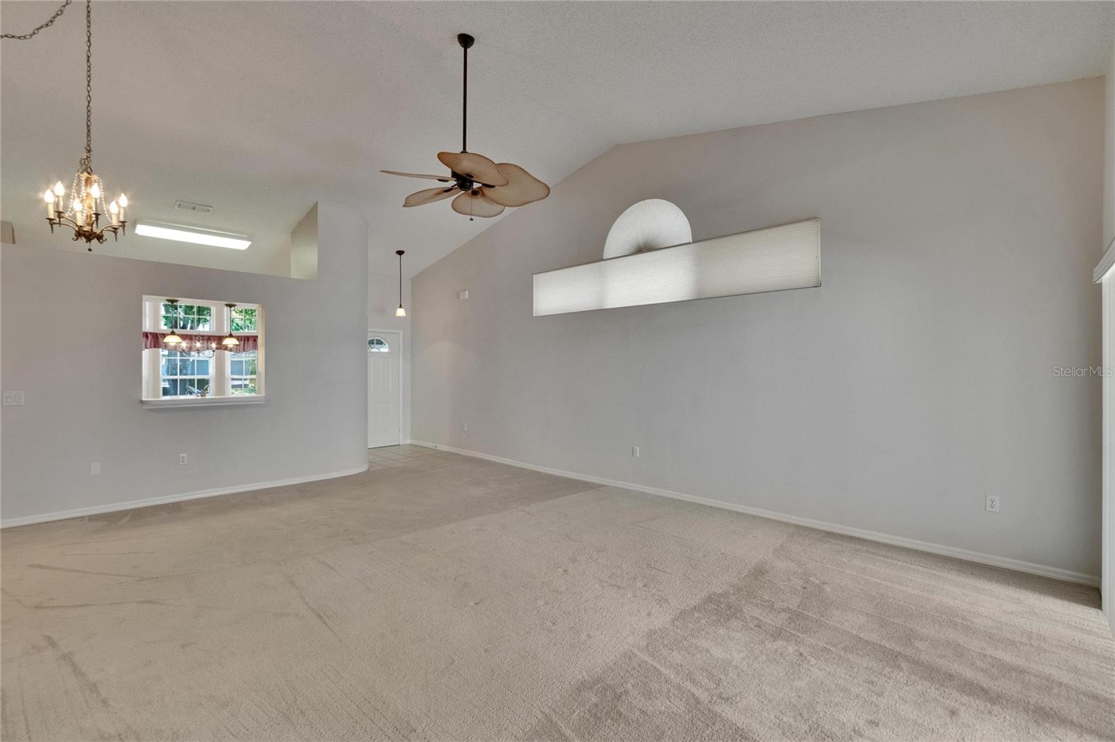 2527 WRENCREST CIRCLE
